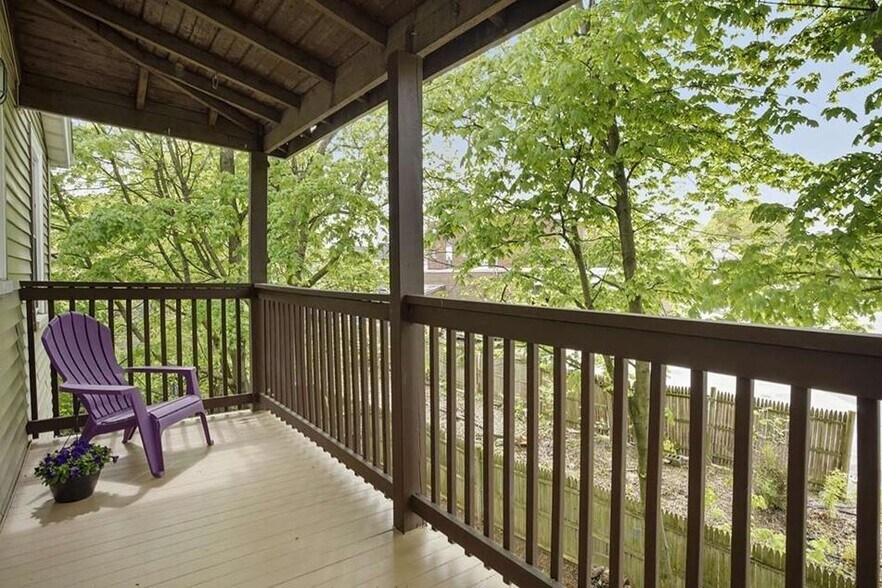 Building Photo - 28 Foch St