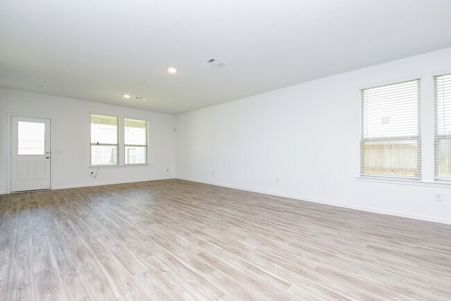 Building Photo - 1304 Ventura Crk Dr