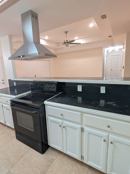 Building Photo - 2305 E 27th St