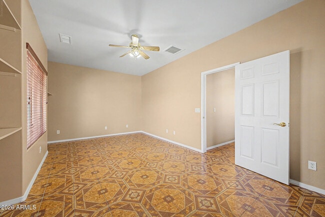 Building Photo - 5329 W La Salle St