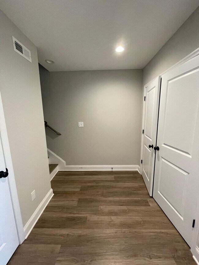 Building Photo - 1054 Brownstone Ln