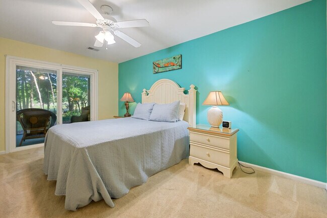 Building Photo - 725 Blue Stem Dr