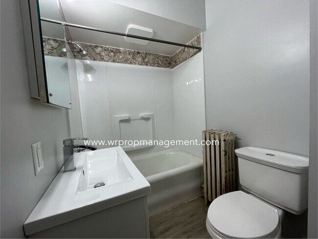 Building Photo - 812 Alvison Rd