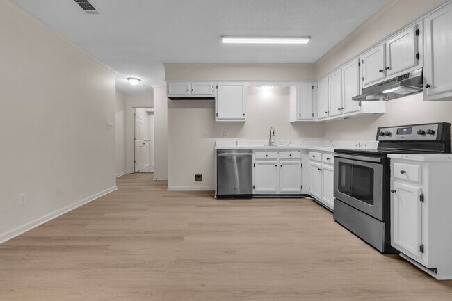 Building Photo - 6503 Evergreen Dr