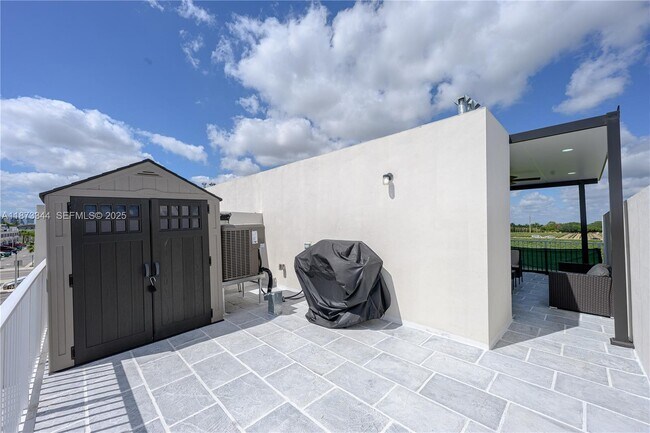 Building Photo - 25689 SW 144th Ave