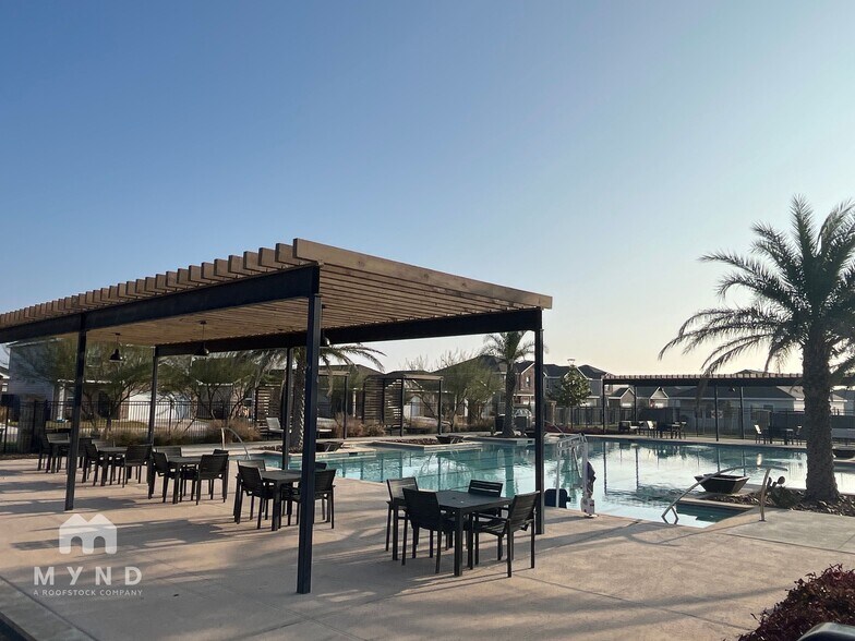 Building Photo - 14462 Palm Ridge