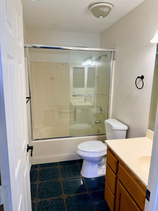 Building Photo - Large San Luis home on a Corner lot with 3 bedrooms plus added Den/Office Room