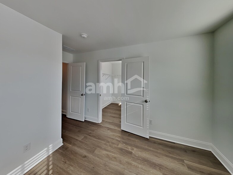 Building Photo - 103 Broadmoor Dr