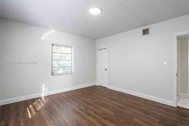 Building Photo - 439 NE 82nd St