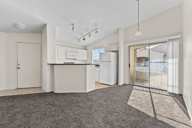 Building Photo - 2nd Floor Condo in a Gated Northeast Commu...