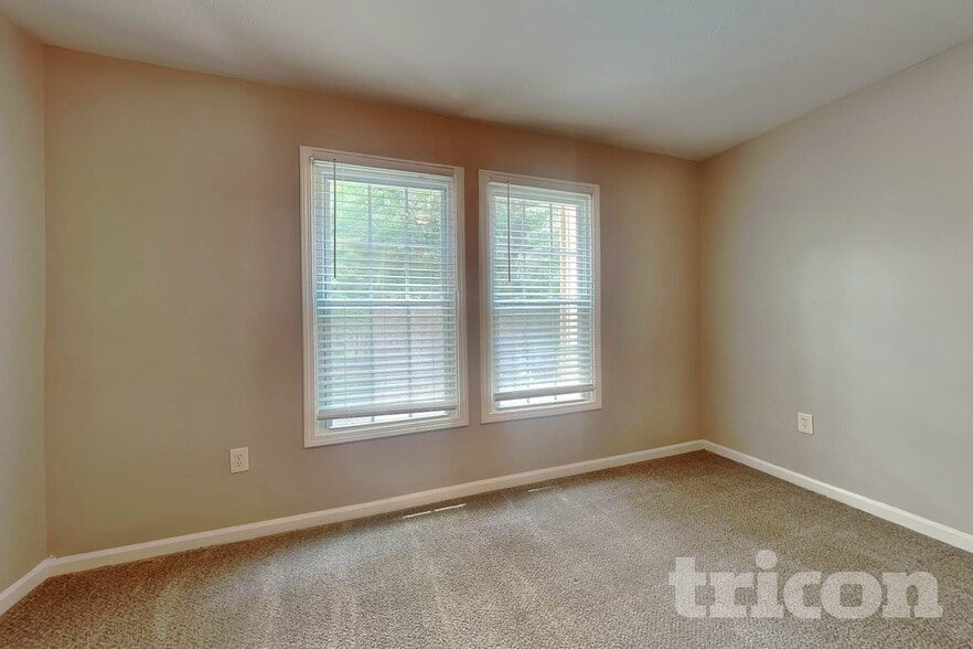 Building Photo - 515 Westbridge Dr