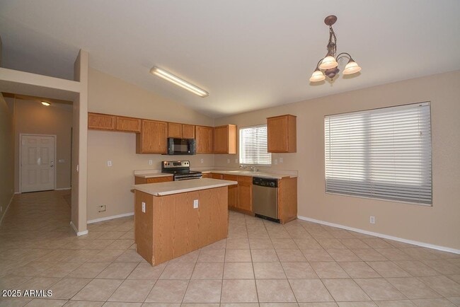 Building Photo - 9413 W Cinnabar Ave