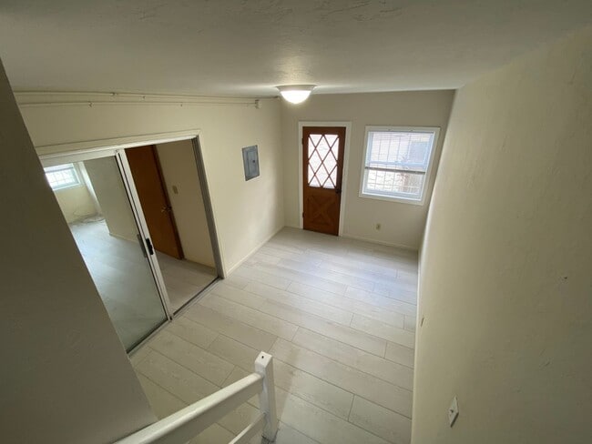 Building Photo - Epic REA - Spacious Light-filled Corner House 4BD/ 2BA