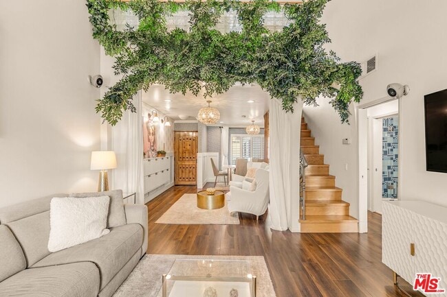 Building Photo - 14050 Magnolia Blvd