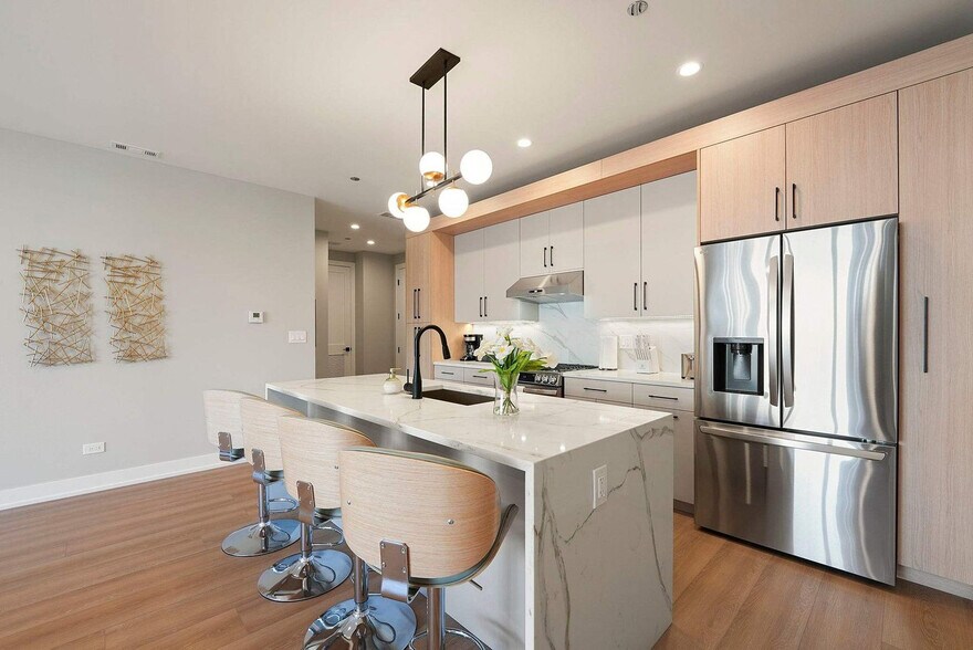 Building Photo - 2344 W Polk St