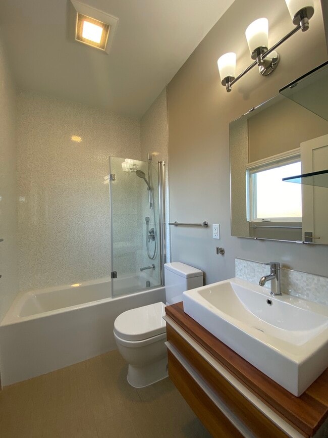 Building Photo - 2131 Carlmont Dr