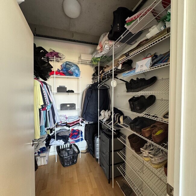 Building Photo - 659 W Randolph St