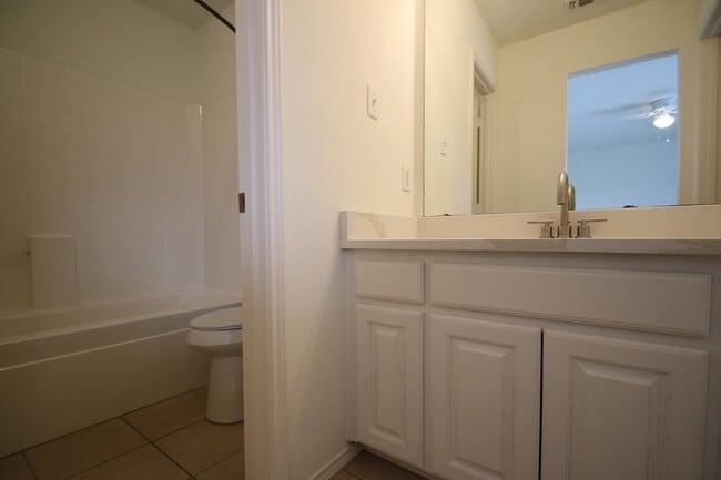 Building Photo - Upgraded 3BR Home | Granite Kitchen, High Ceilings & Gated Backyard | Minutes to Downtown Fort Worth