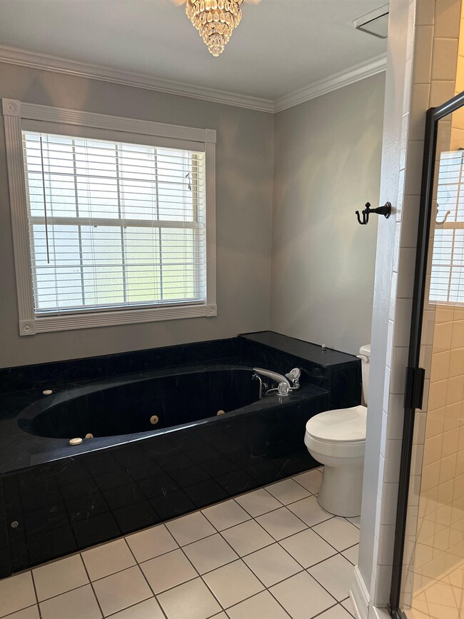 Building Photo - 3474 Paces Ferry Rd