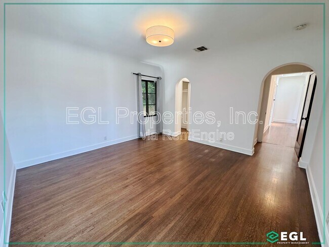 Building Photo - 3927 Degnan Blvd