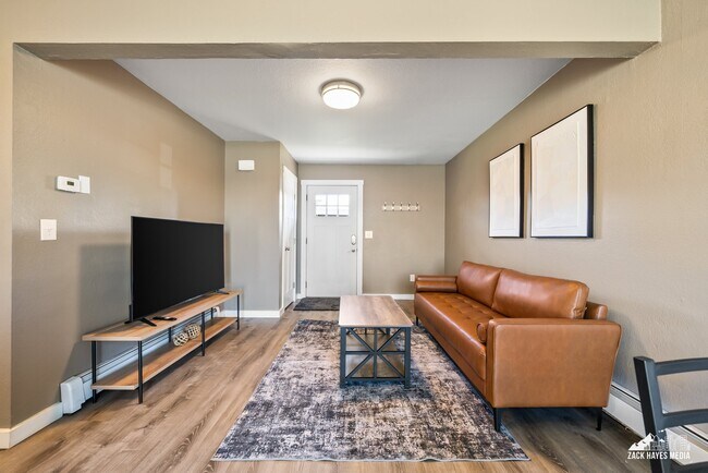 Building Photo - 901 E 46th Ct