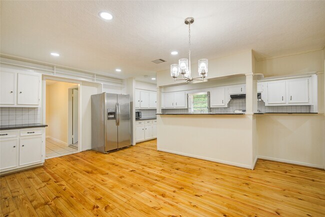 Building Photo - 804 Chickasaw Dr