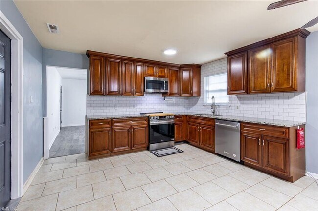 Building Photo - Welcome to this beautifully maintained 4-bedroom! "ASK ABOUT OUR ZERO DEPOSIT"