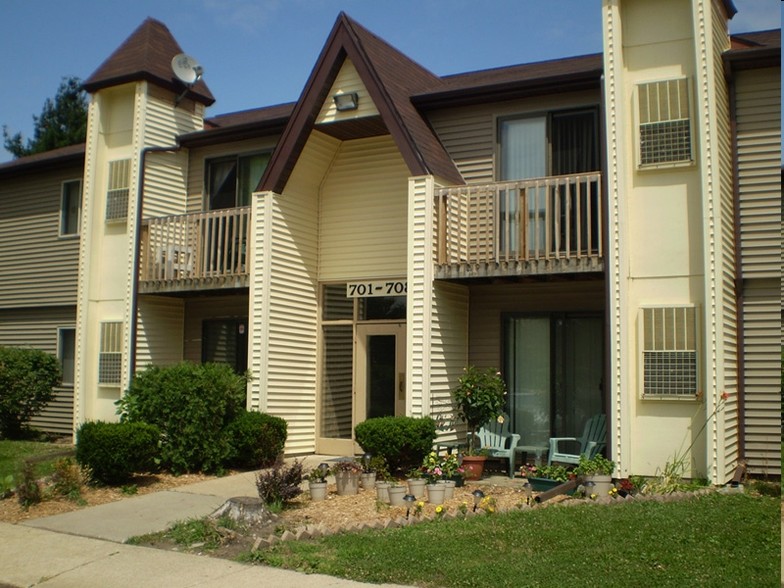 La Porte Commons- Exterior Photo - Laporte Commons Apartments