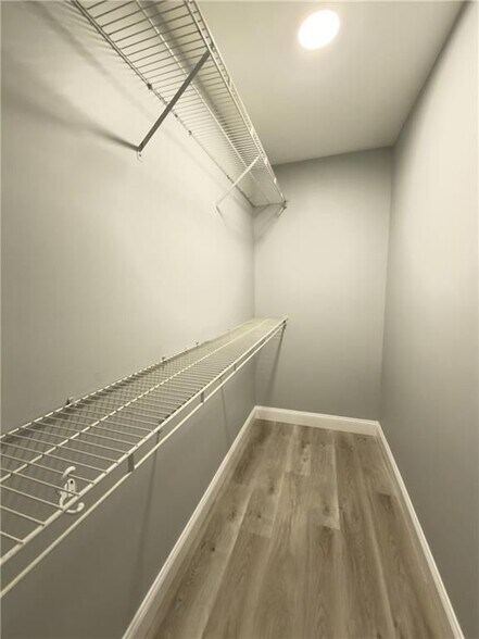 Building Photo - 528 Parkstone Ln