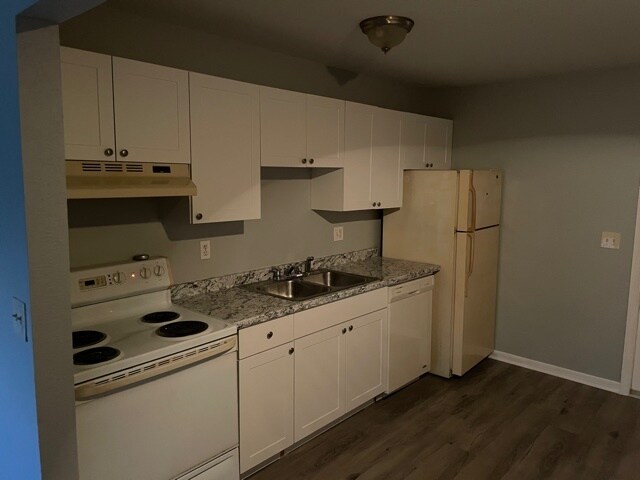 Building Photo - 9562 Lynn Ln