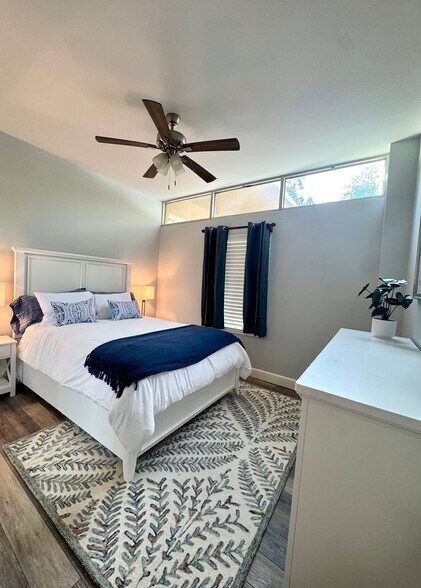 Queen Bedroom 1 - 1700 Clinch Ave