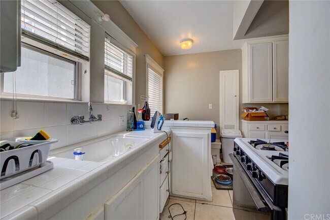 Building Photo - 223 24th St