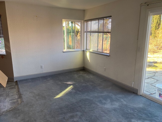 Dining/ Family - 1100 Bear River Ct