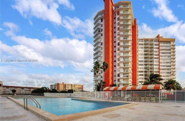 Building Photo - 1301 NE Miami Gardens Dr