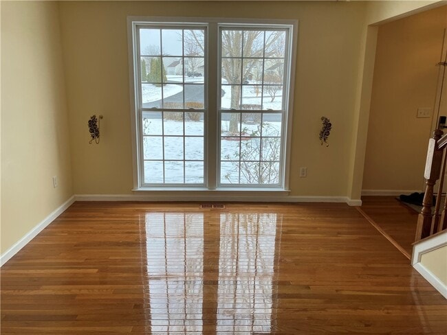 Building Photo - 120 Hummingbird Way