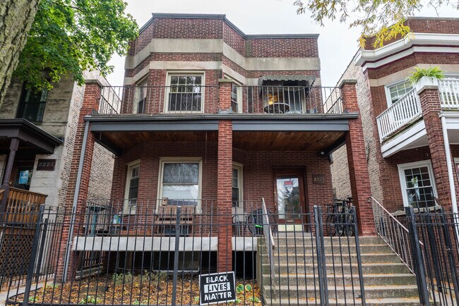 Building Photo - 2227 W Leland Ave