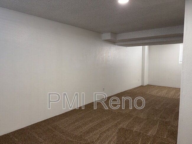 Building Photo - 1424 E 9th St