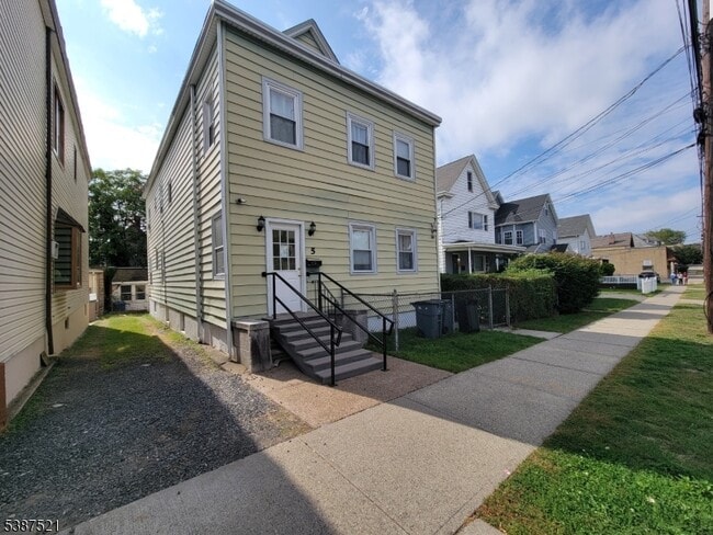 Building Photo - 5 Madison Ave