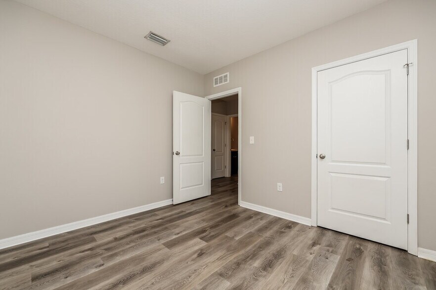 Building Photo - 10540 Whispering Hammock Dr
