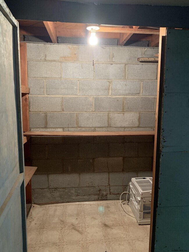 Building Photo - 2 Kimberly St