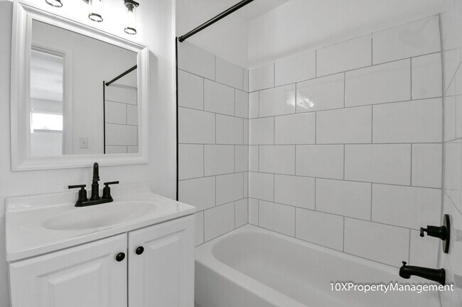 Building Photo - 499 E Columbus St