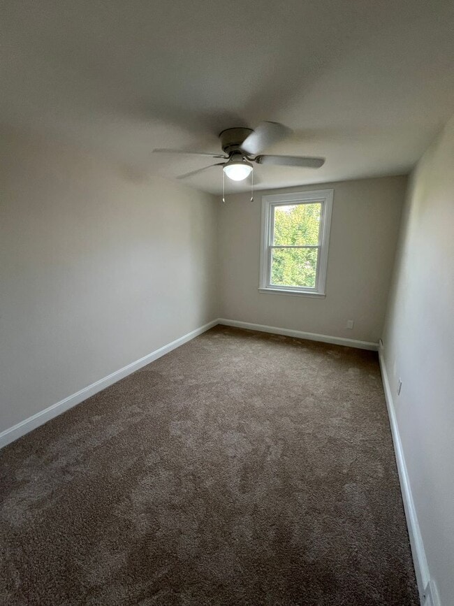 Building Photo - Charming 3-bedroom, 1-bathroom home locate...