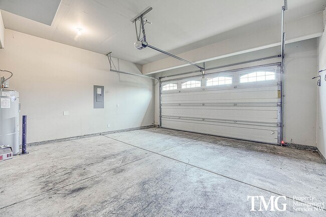 Building Photo - Spacious 4 BD Home with Private Backyard & Community Amenities!