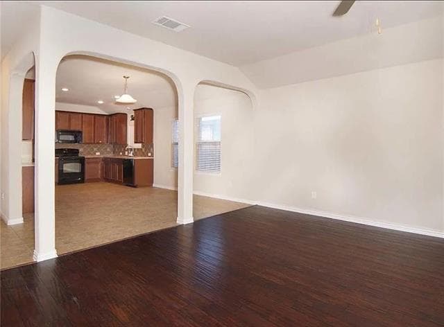 Building Photo - 1516 Grassy View Dr