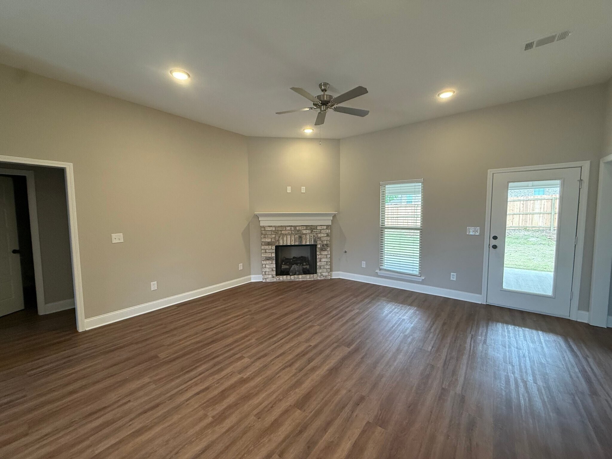 Building Photo - 110 Madisonville Dr