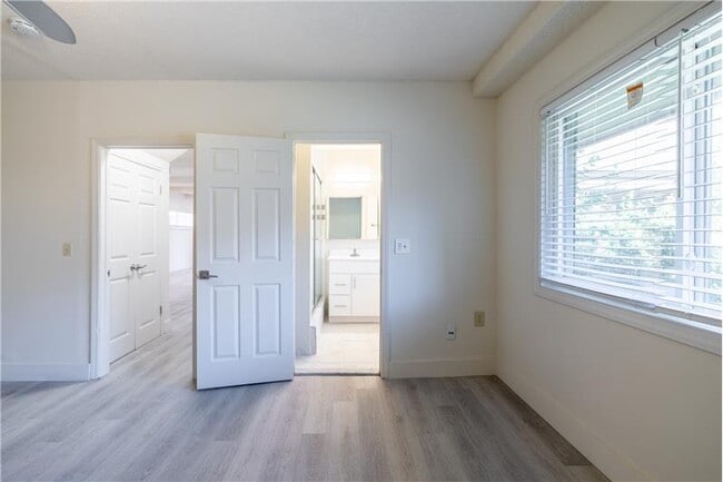 Building Photo - 206 Montoya Dr