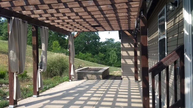 Building Photo - 6715 Eagles View Dr