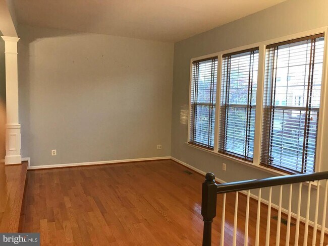 Building Photo - 22519 Maison Carree Square