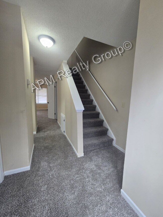 Building Photo - Recently renovated 2 bedroom 1.5 bath duplex