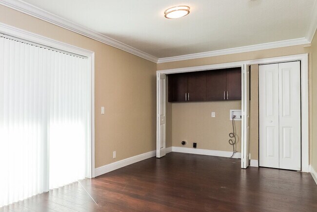 Building Photo - 10209 N Fleetwood Dr